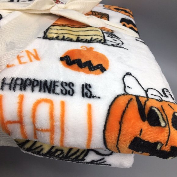 Peanuts Berkshire Halloween Throw Blanket VelvetSoft Great Pumpkin Patch Snoopy - Picture 6 of 11